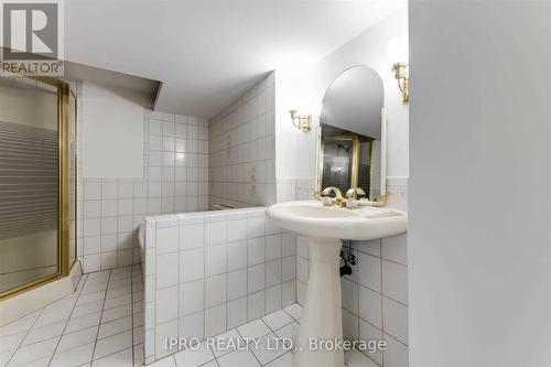 463 Drummond Rd, Oakville, ON - Indoor Photo Showing Bathroom