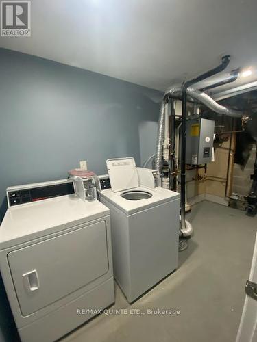 331 Sidney St, Belleville, ON - Indoor Photo Showing Laundry Room