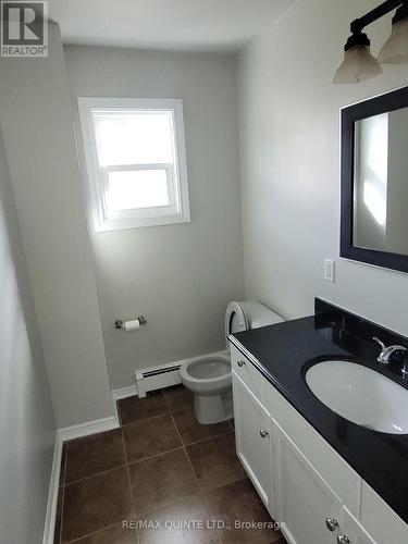 331 Sidney St, Belleville, ON - Indoor Photo Showing Bathroom