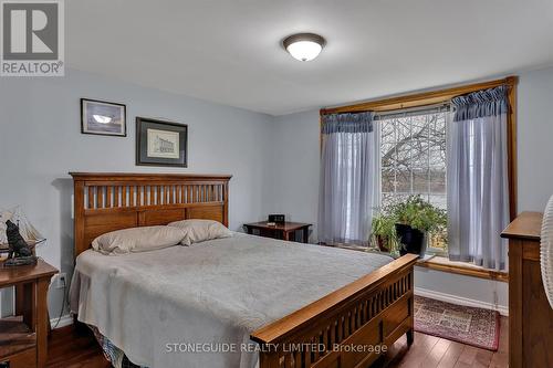 30 Lawrence St S, Kawartha Lakes, ON - Indoor Photo Showing Bedroom