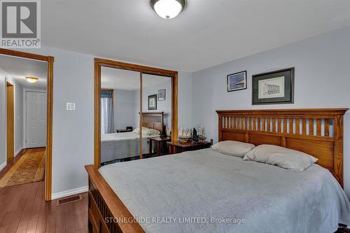 30 Lawrence St S, Kawartha Lakes, ON - Indoor Photo Showing Bedroom