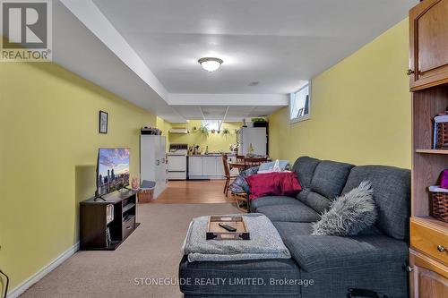 30 Lawrence St S, Kawartha Lakes, ON - Indoor Photo Showing Living Room