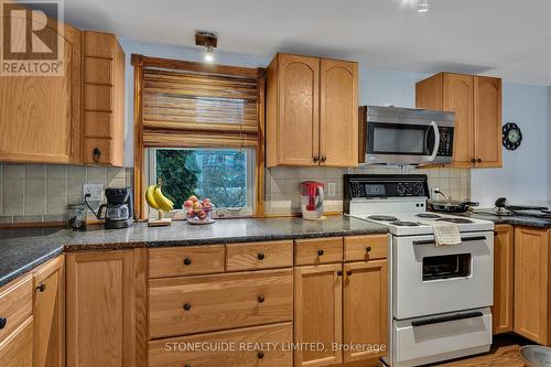 30 Lawrence Street S, Kawartha Lakes, ON - Indoor Photo Showing Kitchen