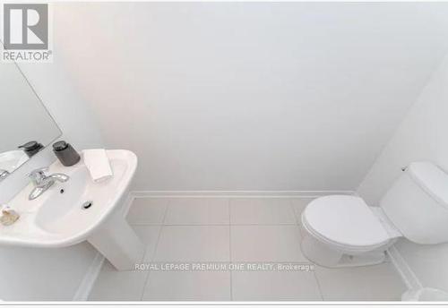 #D01 -26 Bruce St, Vaughan, ON - Indoor Photo Showing Bathroom
