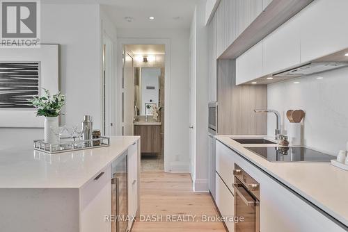 #804 -151 Avenue Rd, Toronto, ON - Indoor Photo Showing Kitchen With Upgraded Kitchen