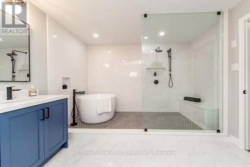 11 Coates Crescent, Richmond Hill, ON - Indoor Photo Showing Bathroom