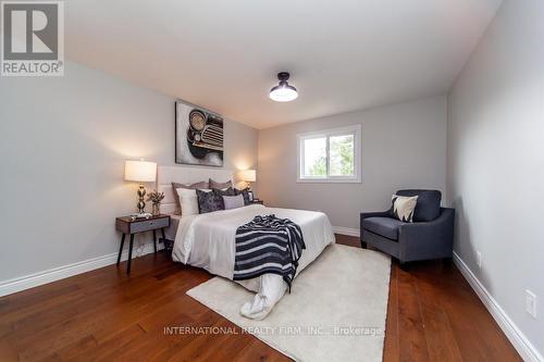 11 Coates Crescent, Richmond Hill, ON - Indoor Photo Showing Bedroom