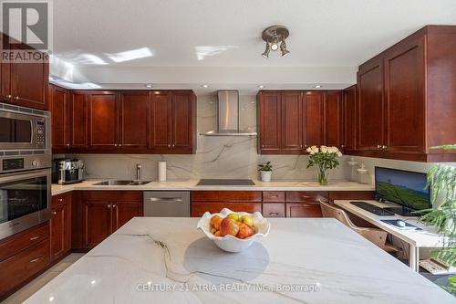 #Th4 -28 Admiral Rd, Toronto, ON - Indoor Photo Showing Kitchen With Double Sink