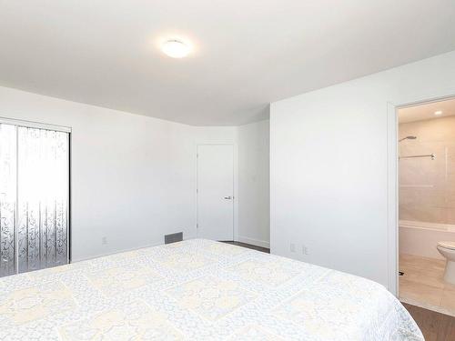 Master bedroom - 137 Rue Terry-Fox, Kirkland, QC - Indoor Photo Showing Bedroom