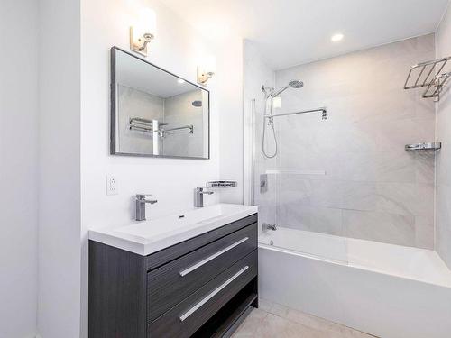 Ensuite bathroom - 137 Rue Terry-Fox, Kirkland, QC - Indoor Photo Showing Bathroom