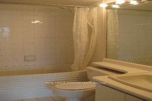 1111-7 Bishop Ave, Toronto, ON - Indoor Photo Showing Bathroom