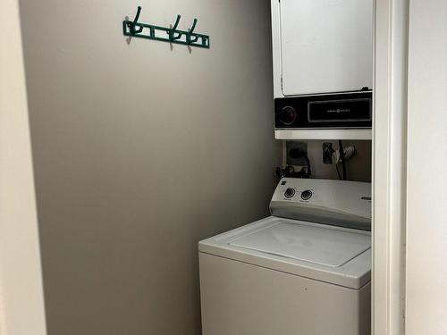 1111-7 Bishop Ave, Toronto, ON - Indoor Photo Showing Laundry Room