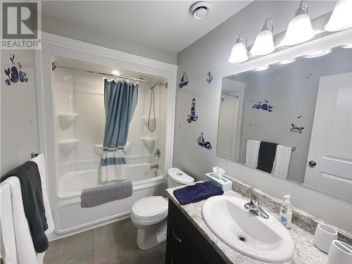 35 Dustin Drive, Petawawa, ON - Indoor Photo Showing Bathroom