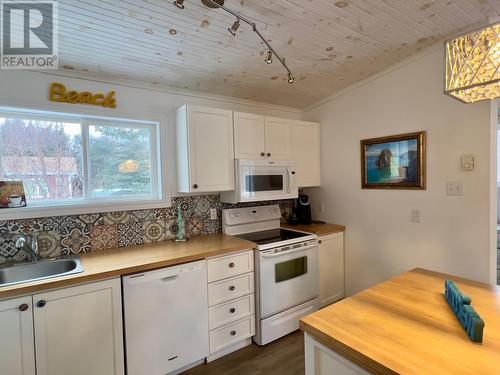 248 Main Road, Bellevue Beach, NL - Indoor Photo Showing Kitchen