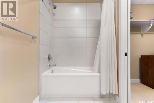 103 2300 Broad Street, Regina, SK - Indoor Photo Showing Bathroom