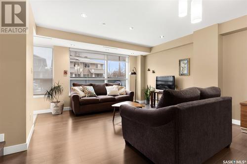 103 2300 Broad Street, Regina, SK - Indoor Photo Showing Living Room
