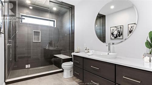 376 Robson Road, Leamington, ON - Indoor Photo Showing Bathroom