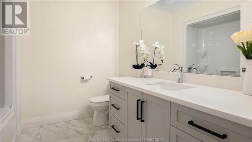 4 Lundy, Amherstburg, ON - Indoor Photo Showing Bathroom