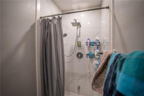47 Wellington Street S, Hamilton, ON - Indoor Photo Showing Bathroom