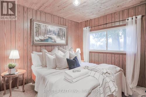 30 Jones Ave, Kawartha Lakes, ON - Indoor Photo Showing Bedroom
