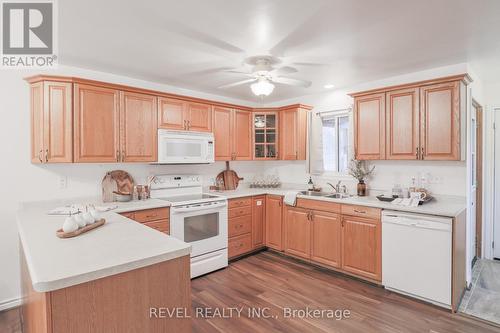 30 Jones Avenue, Kawartha Lakes, ON - Indoor Photo Showing Kitchen With Double Sink