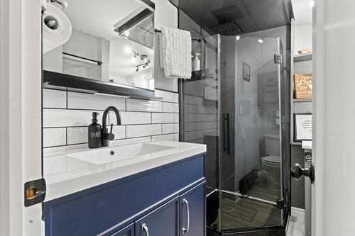 33 Dover Street, Dunnville, ON - Indoor Photo Showing Bathroom