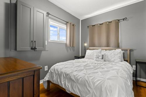 33 Dover Street, Dunnville, ON - Indoor Photo Showing Bedroom