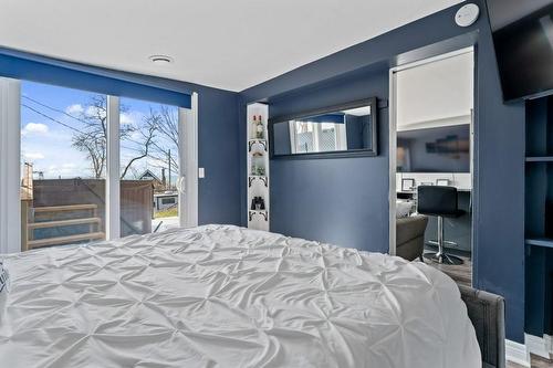 33 Dover Street, Dunnville, ON - Indoor Photo Showing Bedroom