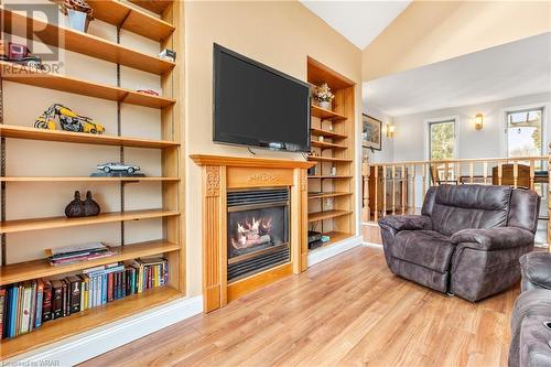 38 Crest Court, Cambridge, ON - Indoor Photo Showing Living Room With Fireplace