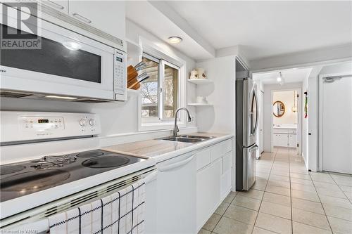38 Crest Court, Cambridge, ON - Indoor Photo Showing Kitchen With Double Sink