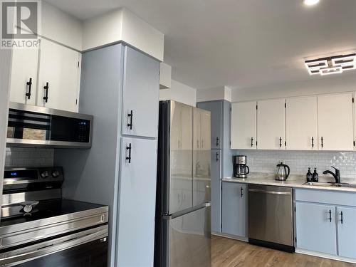 19 West View Lane, Rocky Harbour, NL - Indoor Photo Showing Kitchen