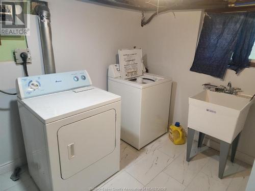 1021 Campbell, Windsor, ON - Indoor Photo Showing Laundry Room