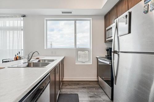 5055 Greenlane Road|Unit #306, Beamsville, ON - Indoor Photo Showing Kitchen With Double Sink