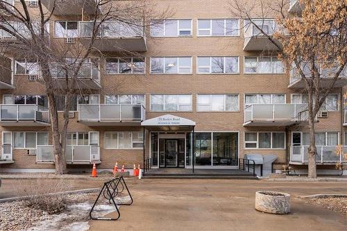 410 71 Roslyn Road, Winnipeg, MB - Outdoor With Balcony With Facade