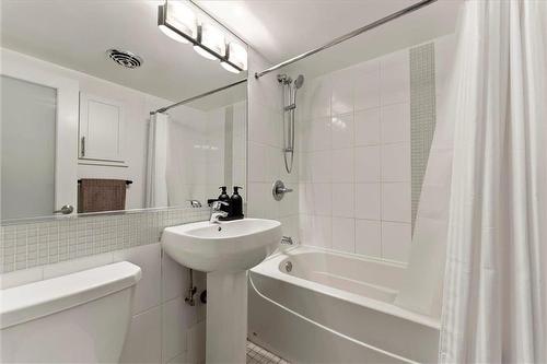 410 71 Roslyn Road, Winnipeg, MB - Indoor Photo Showing Bathroom