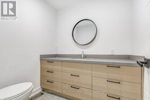34 Maple Avenue, Hamilton, ON - Indoor Photo Showing Bathroom