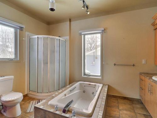 Bathroom - 2026 Rue Saguenay, Rouyn-Noranda, QC - Indoor Photo Showing Bathroom