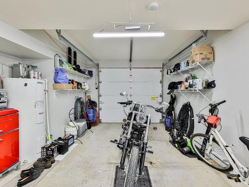 Garage - 989 Rue De Magellan, Laval (Fabreville), QC - Indoor Photo Showing Garage