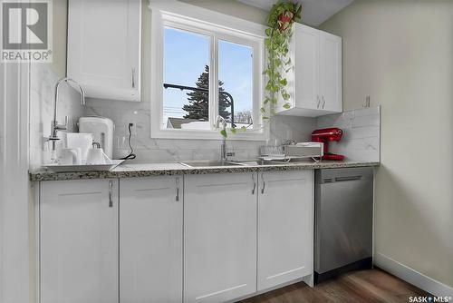 21 Britnell Crescent, Saskatoon, SK - Indoor Photo Showing Kitchen