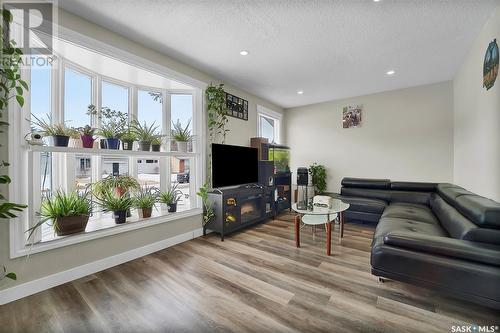 21 Britnell Crescent, Saskatoon, SK - Indoor Photo Showing Living Room