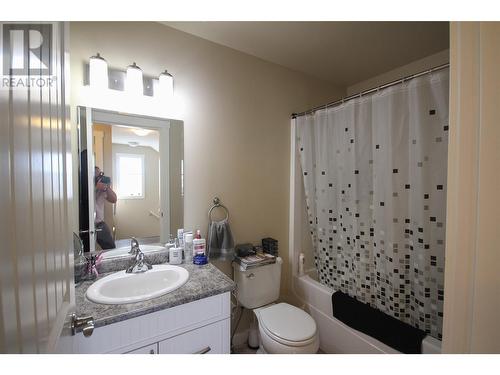 1634 88 Avenue, Dawson Creek, BC - Indoor Photo Showing Bathroom