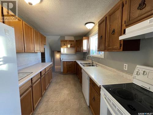 2252 95Th Street, North Battleford, SK - Indoor Photo Showing Kitchen With Double Sink