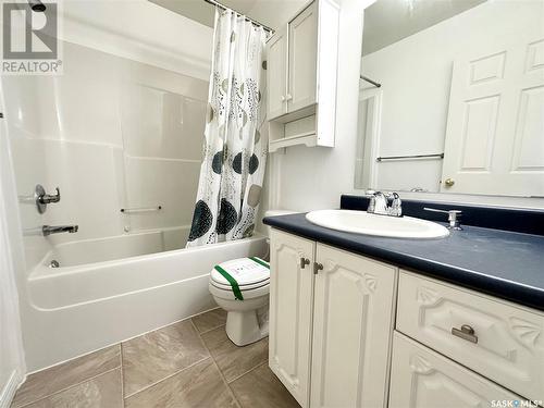201 2203 Angus Street, Regina, SK - Indoor Photo Showing Bathroom