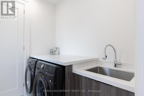 1060 Melvin Ave, Oakville, ON - Indoor Photo Showing Laundry Room