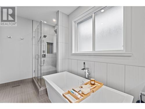 2990 20 Street Ne Unit# 9, Salmon Arm, BC - Indoor Photo Showing Bathroom