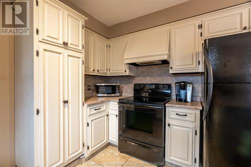 135 Berry Street, Chatham, ON - Indoor Photo Showing Kitchen