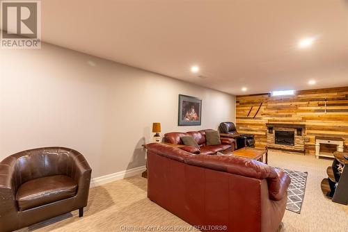 135 Berry Street, Chatham, ON - Indoor With Fireplace