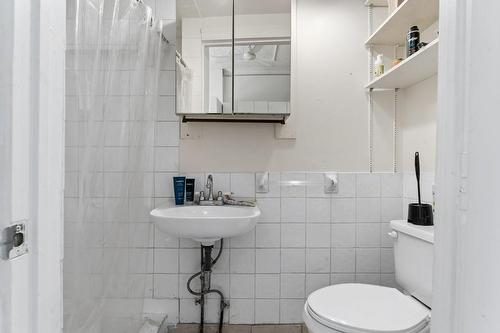 30 Jones Street, Hamilton, ON - Indoor Photo Showing Bathroom