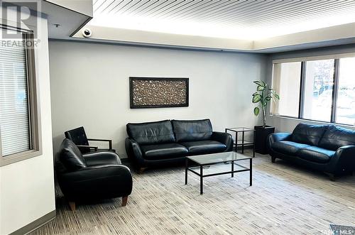 1301 430 5Th Avenue N, Saskatoon, SK - Indoor Photo Showing Living Room