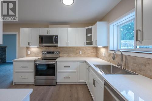 1815 Fairford Drive, Penticton, BC - Indoor Photo Showing Kitchen